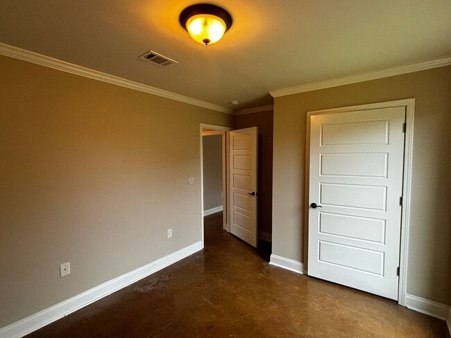 Building Photo - 221 Greenfield Ridge Dr