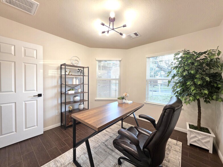 Building Photo - 15434 Kaston Dr