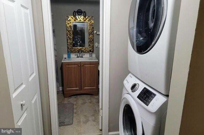 Building Photo - 10109 Prince Pl