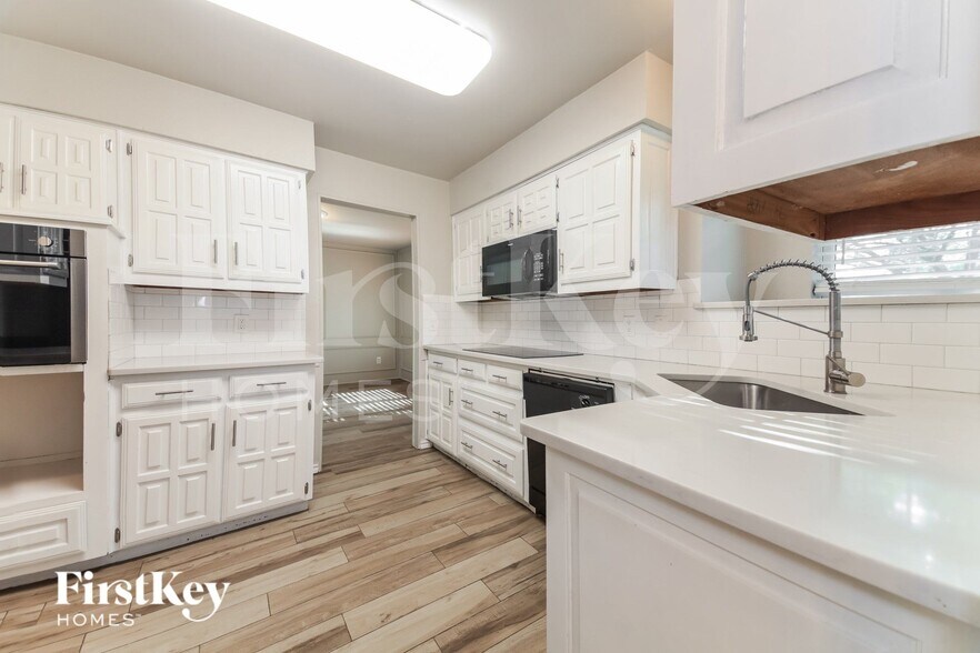 Building Photo - 6309 Topaz Way