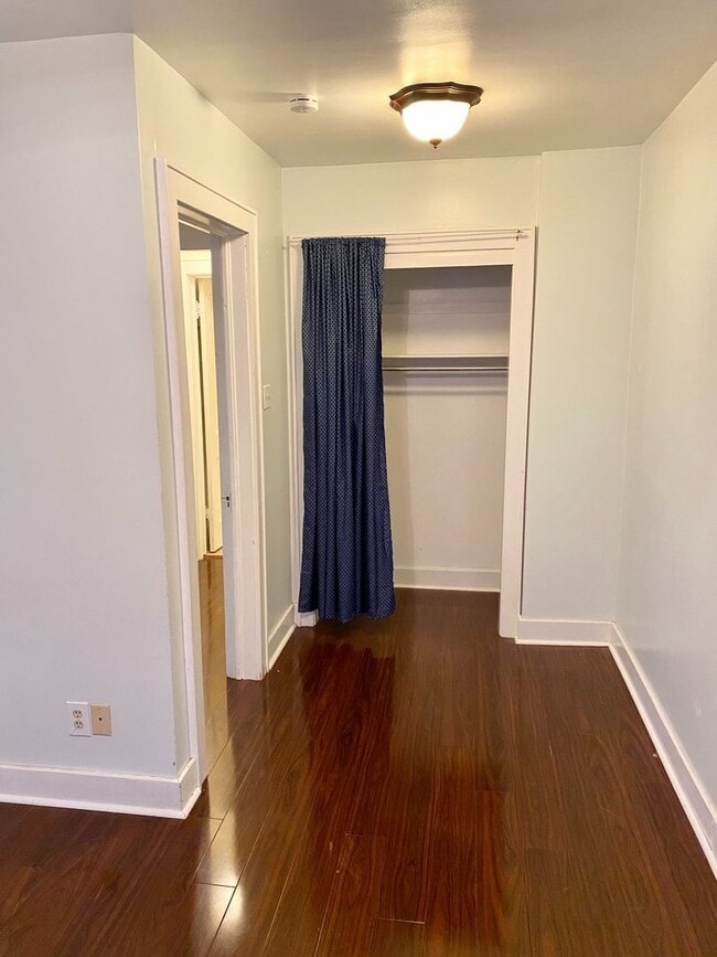 Building Photo - 1 bedroom home w/ fenced in yard