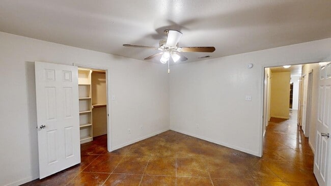 Building Photo - 803 Harley Dr