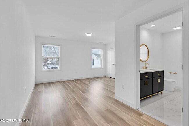 Building Photo - 45 Borden Ave