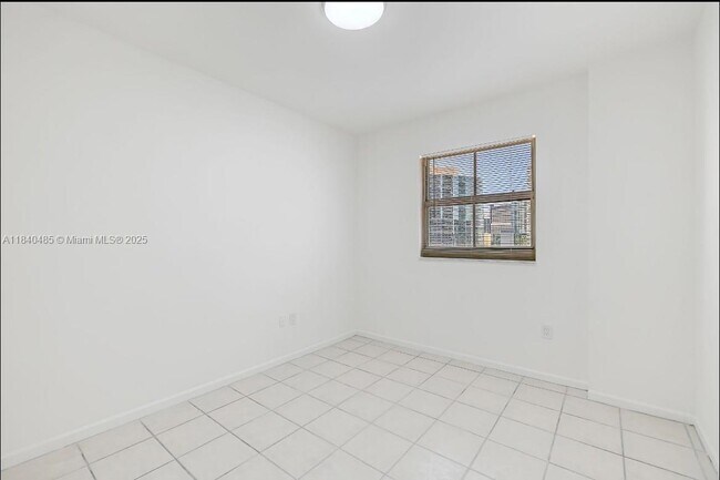 Building Photo - 185 SE 14th Terrace