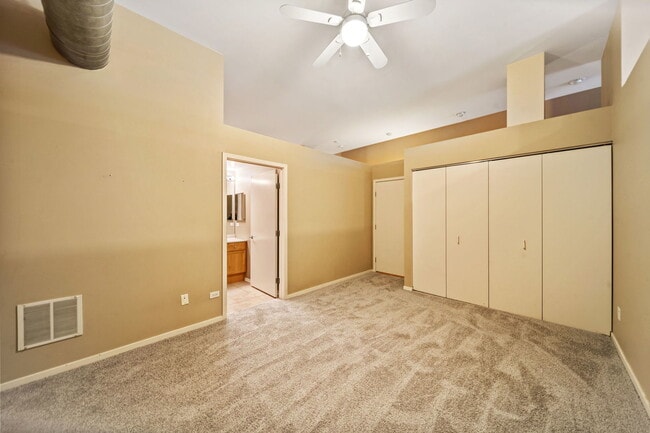 Building Photo - 1631 S Michigan Ave