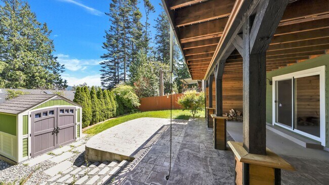 Building Photo - 6127 Parkside Dr