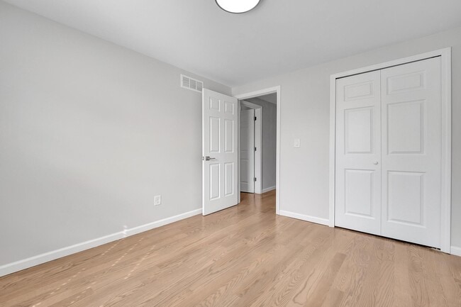 Building Photo - 41705 Broquet Dr