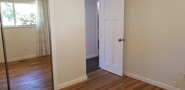 Building Photo - 16605 NE 87th St