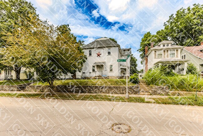 Building Photo - 230 Kinsey St