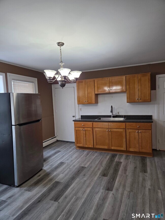 Building Photo - 3 Botsford St