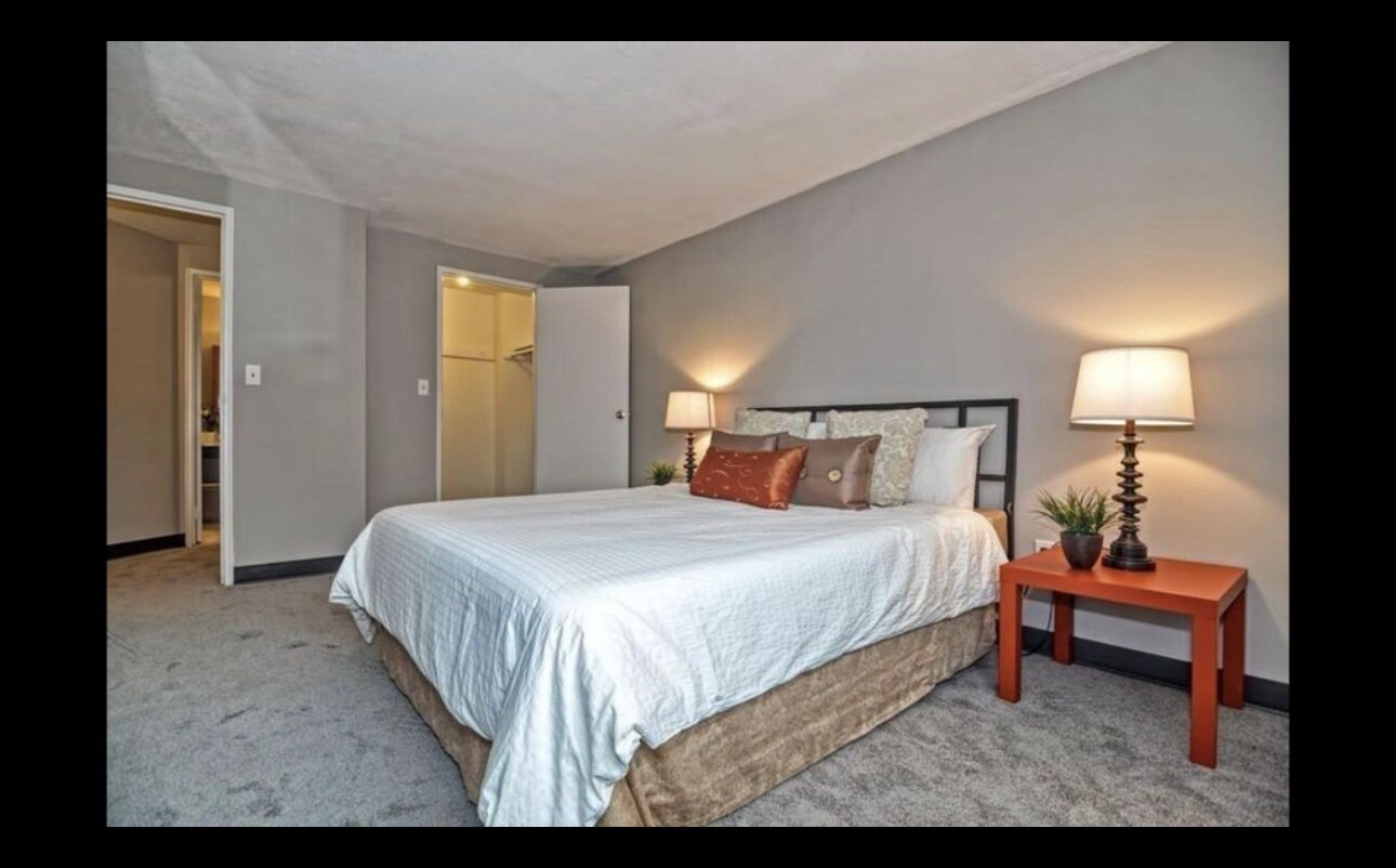 Building Photo - 688 Boston Post Rd E