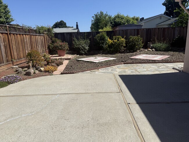 Building Photo - 964 Dawnview Ct