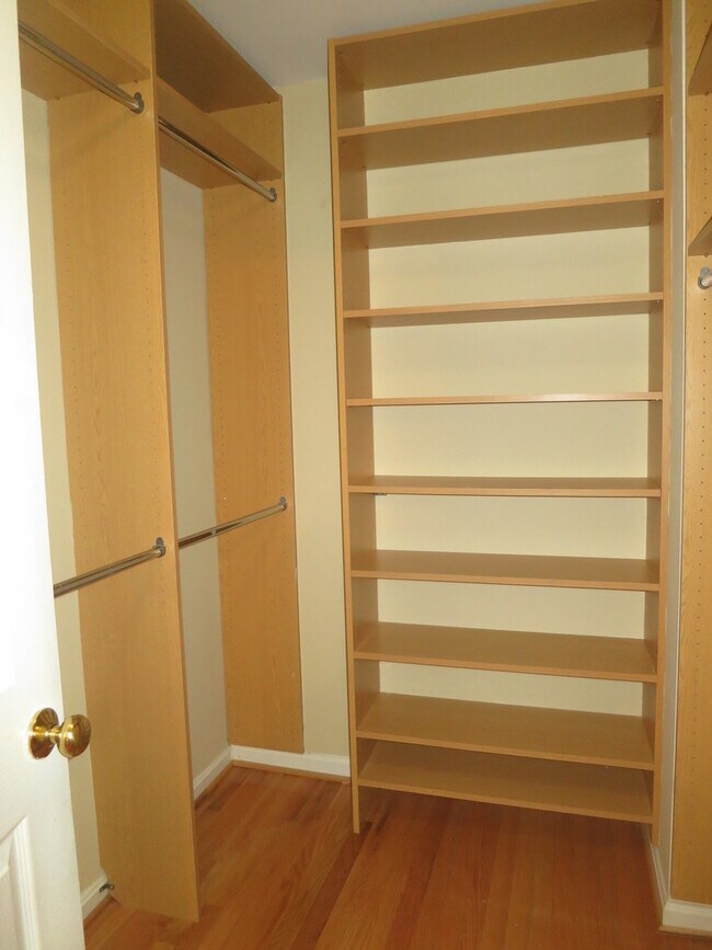 Building Photo - Luxury! Brick Front Townhouse in Longmead