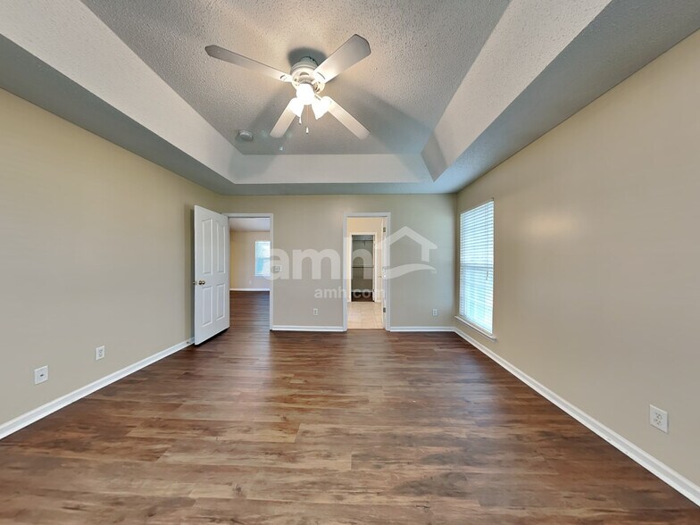 Building Photo - 420 Roberts Way