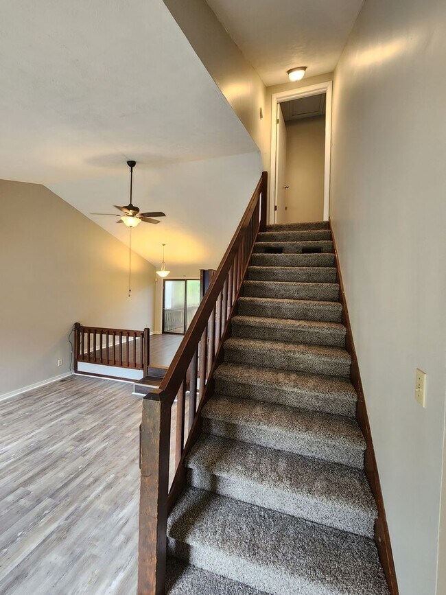 Building Photo - Town home for rent