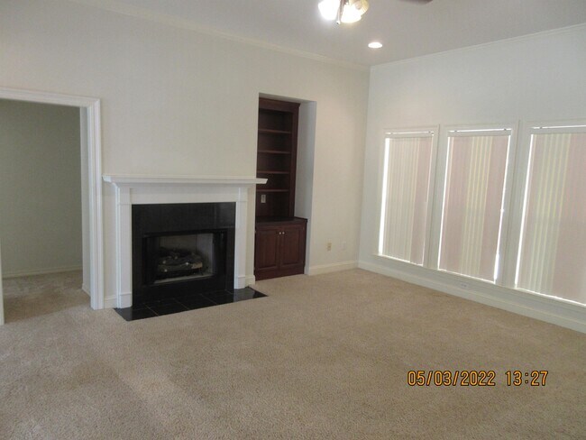 Building Photo - 8889 Augusta Ct