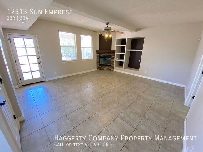 Building Photo - East El Paso 3 bed Refrig A/C with Loft an...