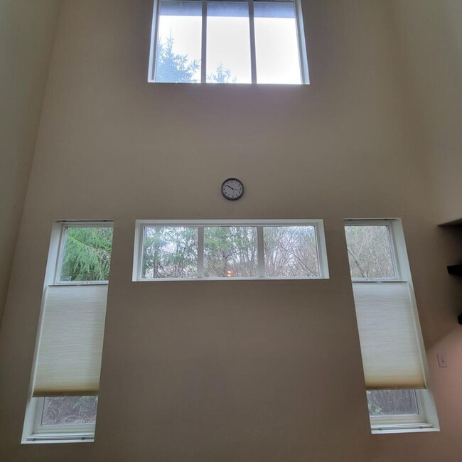 Building Photo - 4 Bedroom plus den, Lacey/Meridian Campus ...