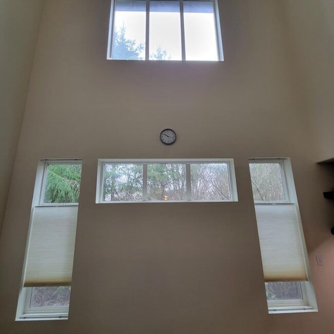 Building Photo - 4 Bedroom plus den, Lacey/Meridian Campus Home for Rent