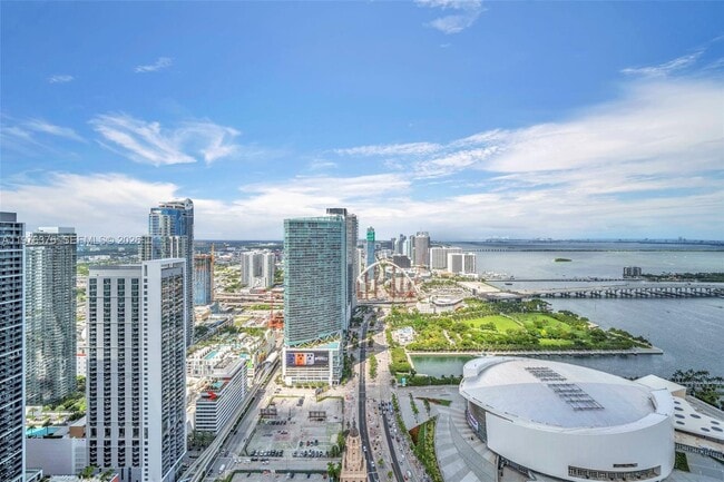 Building Photo - 398 NE 5th St