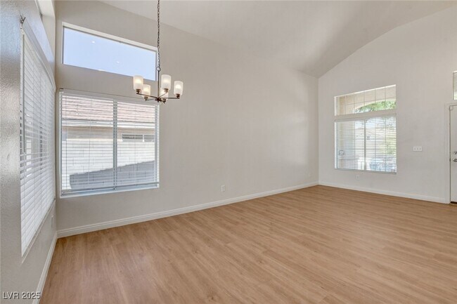 Building Photo - 1441 Iron Springs Dr