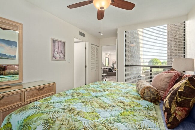 Building Photo - RESORT Style FULLY-FURNISHED Condo in Paradise Valley - 4 bedroom / 2.5 bath