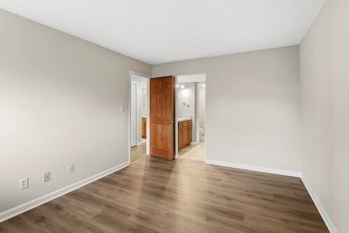 Building Photo - 2103 Melrose Dr