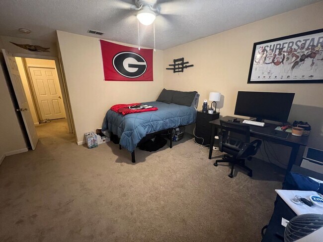 Building Photo - 2 Bedroom Apartments/Townhomes in Five Points!