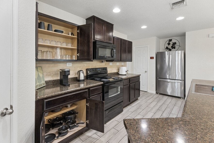Building Photo - 903 Spello Cir