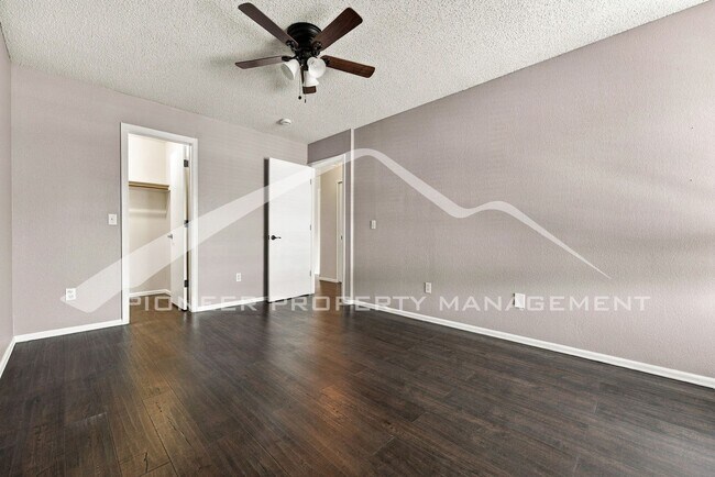 Building Photo - 9603 Laredo St