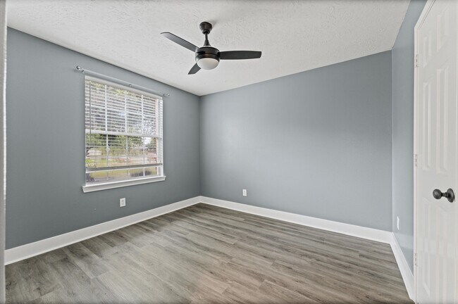 Building Photo - 11919 Piney Bend Dr