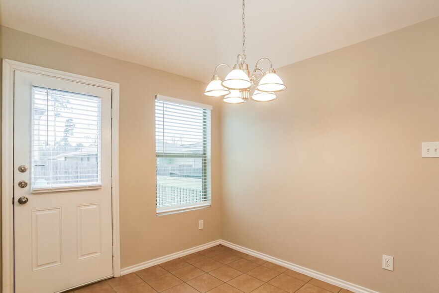 Building Photo - 801 Lovebug Ln