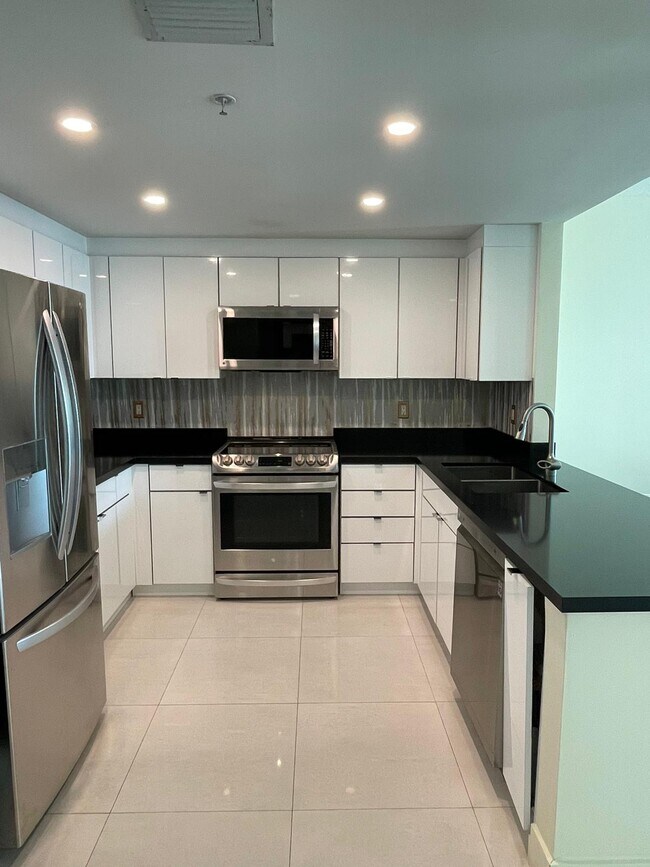 Building Photo - 1250 S Miami Ave