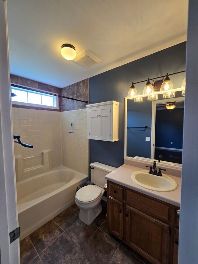 Building Photo - $2595 - 3 Bedrooms 2.5 Bath Country Home