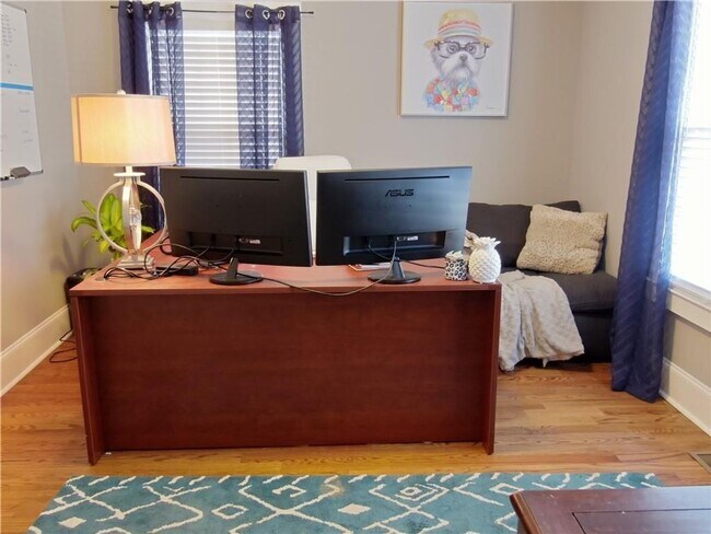 Building Photo - 3 Bedroom 2 Bath near the Beltline