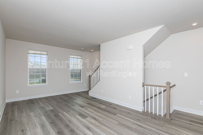 Building Photo - 14020 Sunrise Valley Dr