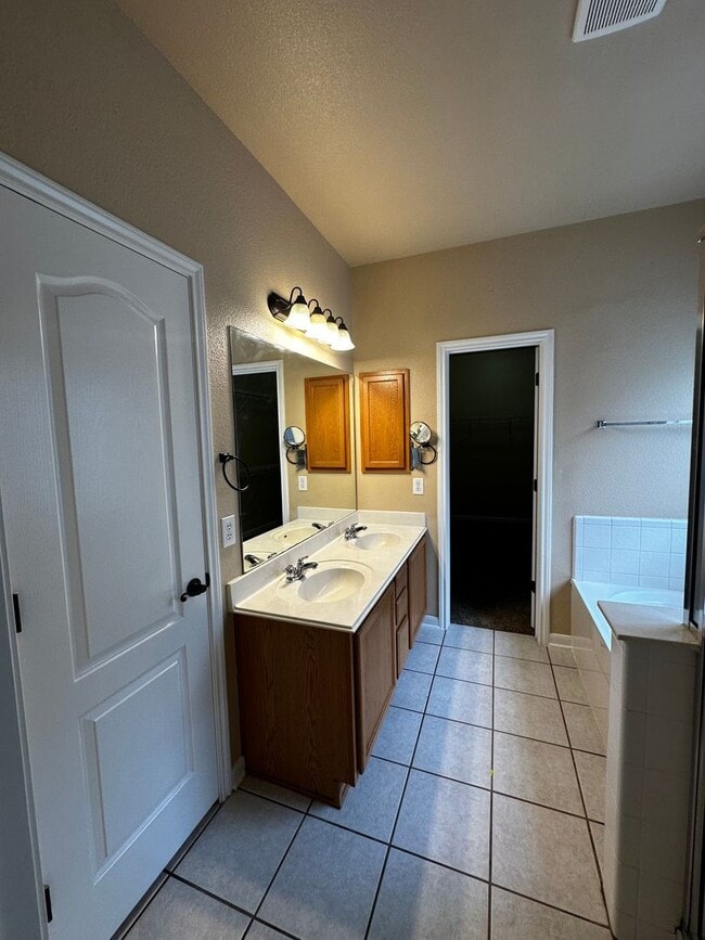 Building Photo - Spacious 5-Bedroom with Elegant Upgrades & Expansive Backyard in Trophy Ridge Subdivision