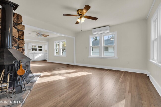 Building Photo - 2061 Lakewood Rd