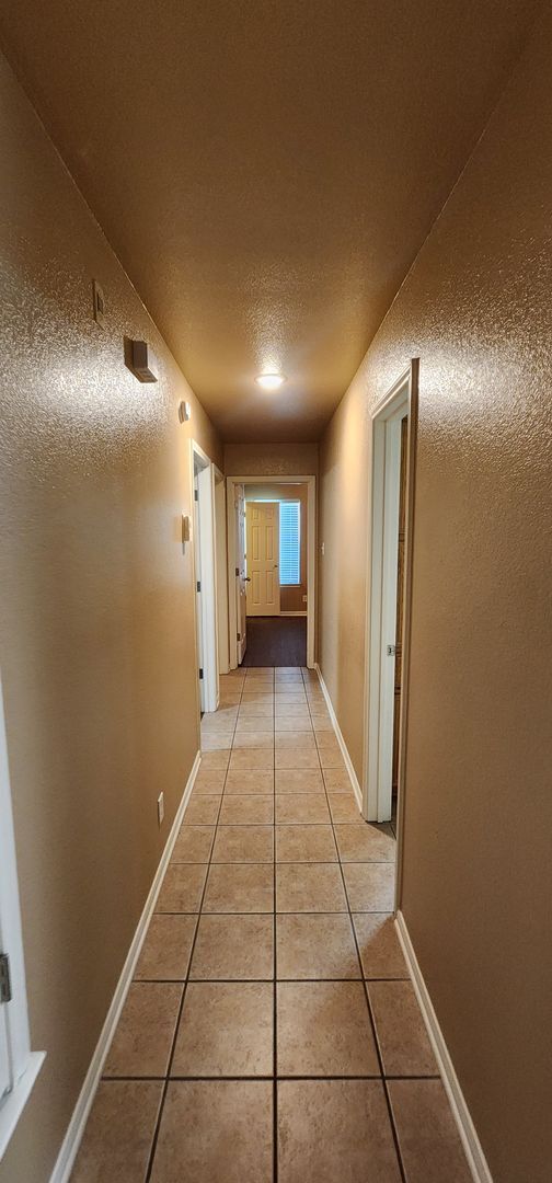 Building Photo - 3 Bedroom 2 Bath off Clear Creek Viewable ...