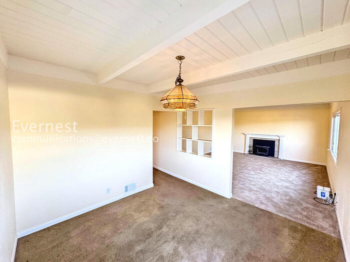 Building Photo - 537 Madison St