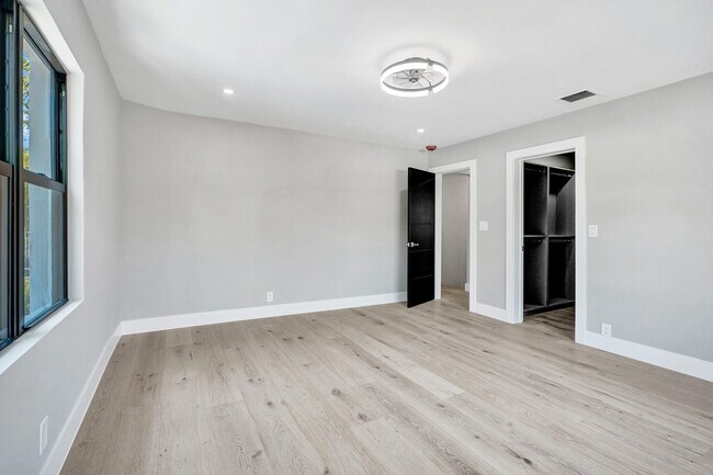 Building Photo - 5832 Alton Rd