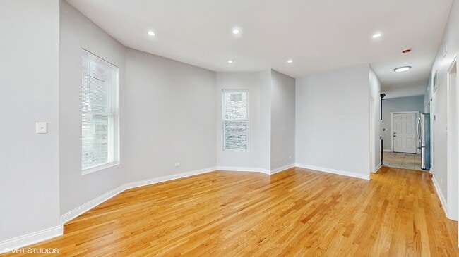Building Photo - 1422 S Avers Ave