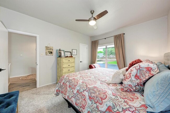 Building Photo - 922 Thackeray Ln