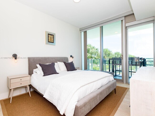 Building Photo - 360 Ocean Dr