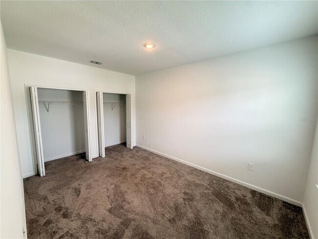 Building Photo - 6367 Lakepine St