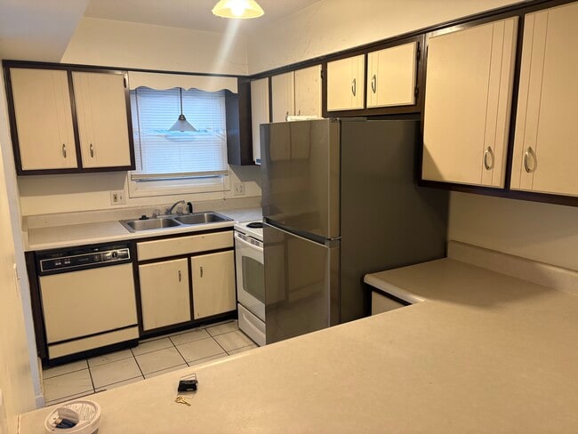 Building Photo - 5634 Robin Run