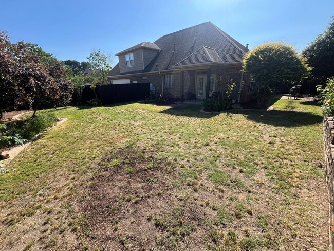 Building Photo - Beautiful 5 Bed 3 Bath Home! Fall 2026!