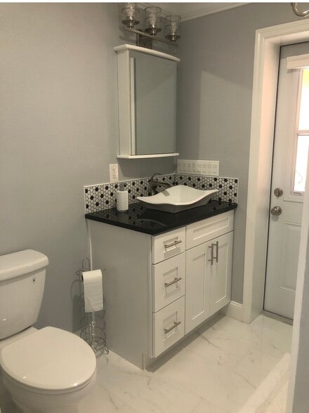 Building Photo - 656 English Lake Dr