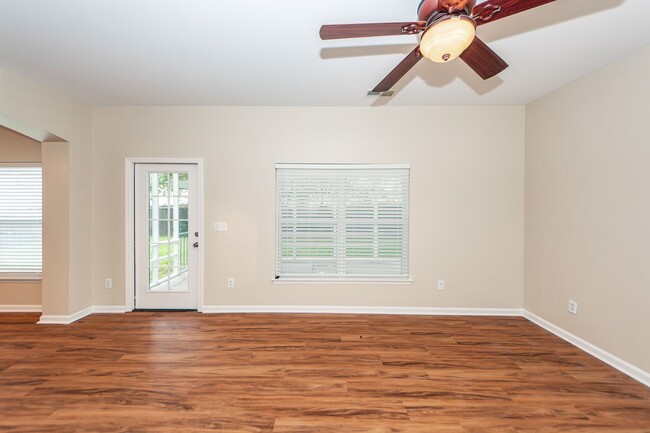 Building Photo - 4 Bedroom 2.5 Bath Home in Felder Creek - ...