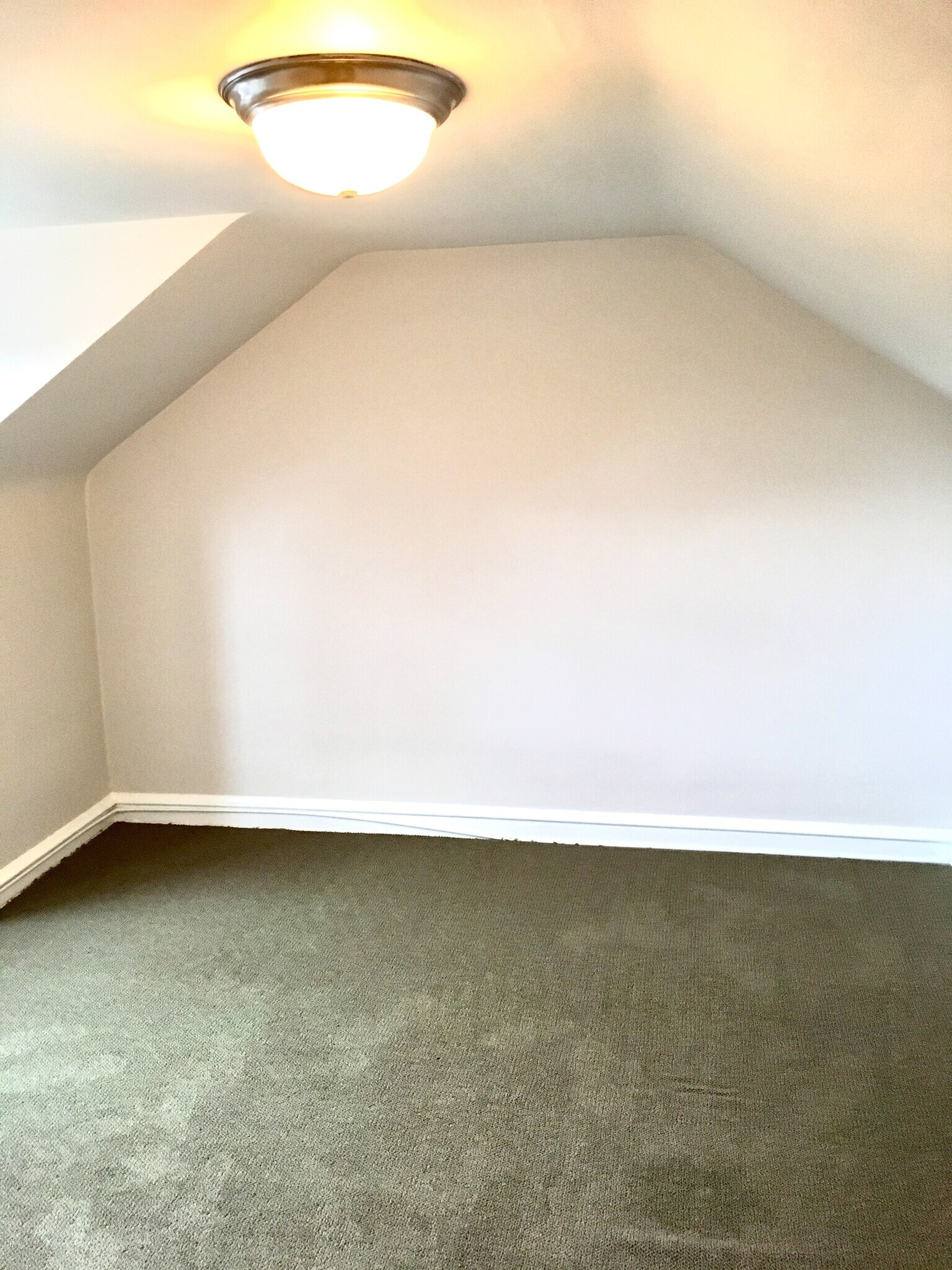 Building Photo - 2628 Traymore Rd